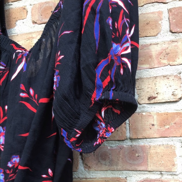 Abound Floral Crop Top NWOT - Picture 4 of 7